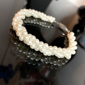 Twisted white faux pearls bracelet🤍